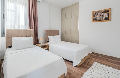 Kyrenia Apartment | Flat w Balcony 4 min to Kyrenia Castle Near Beach