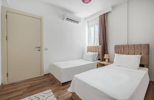 Kyrenia Apartment | Flat w Balcony 4 min to Kyrenia Castle Near Beach