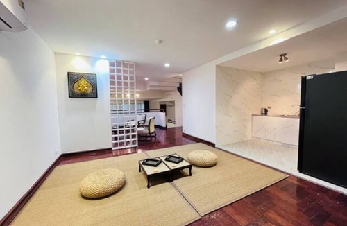 Ploenchit Condo | Four-bedroom, five-bathroom villa /BTS /High-speed WiFi/free parking space