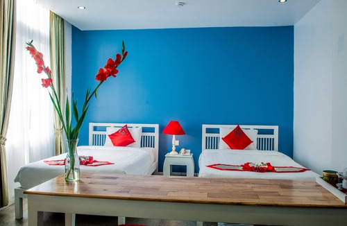 Daun Penh Bed & Breakfast | Frangipani Royal Palace- Deluxe Room