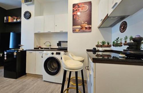 Khlong Ton Sai Apartment | Free Airport Pick Up ! 12th Floor Cozy Studio Room, 5 mins walk to IconSiam & BTS