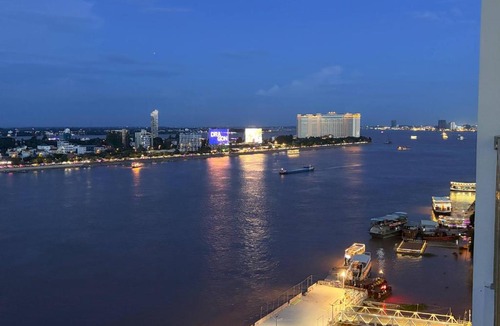 Daun Penh Hotel | FryB