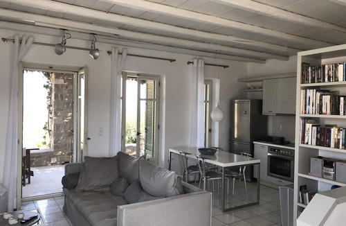 Isterni Villa | FUN4U Villa with 3 Bedrooms, Sea View and Swimming Pool