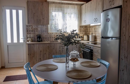 Haraki Apartment | G & M Beach House in Massari