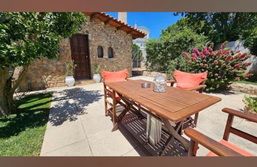 Spata-Artemida Apartment | Garden's House