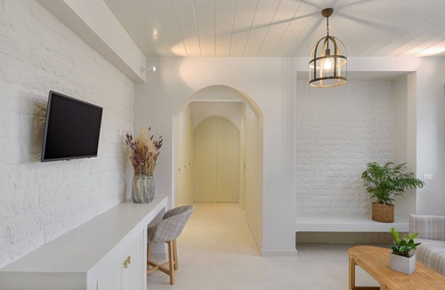 Andros Town House | Gardenia Suite by Casa Di Fiori Andros Suites
