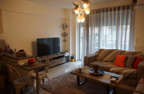 Piraeus Apartment | Georgina's cozy apartment -Metropolitan Hospital-