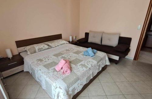 Drama House | Giotas House-free parking