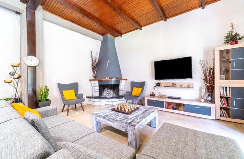 Chlomatiana Apartment | Giourgas house