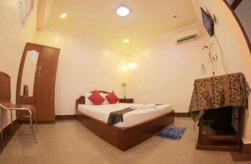 Daun Penh Hotel | Golden Noura Villa & Restaurant