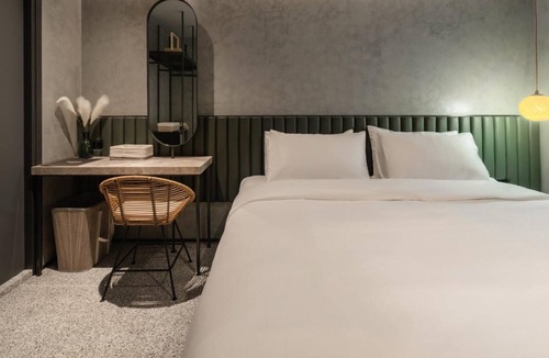 Phra Khanong Nuea Hotel | Goose Living Bangkok BTS Phra Khanong