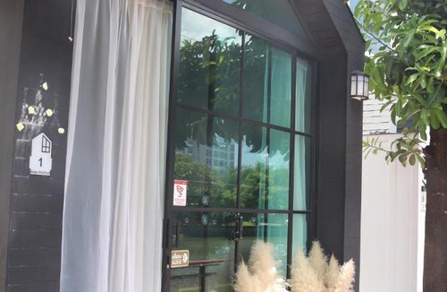Lat Krabang Hotel | Grace Riverfront Villa Near Suvarnabhumi Airport