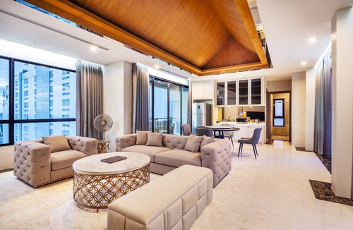 Phlabphla Hotel | Grand Sala Thai