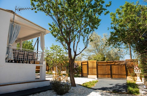 Agia Triada Cottage | Grand Seaview Retreat - walk to the beach