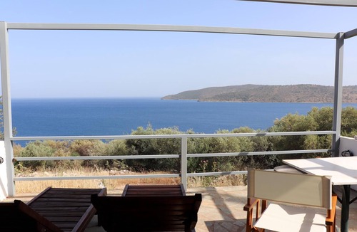 Karvelas House | Great located, extravagant holiday house above the sea | Lakonia, Peloponnese
