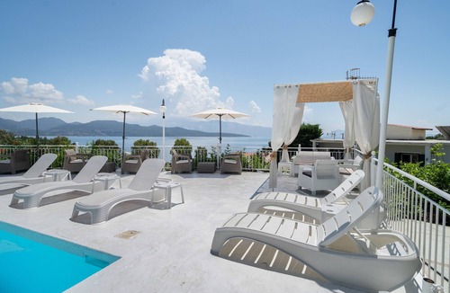 Episkopos Apartment | 'Ground Floor' Room with Shared Pool and Wi-Fi