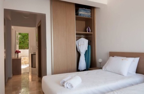 Lassi Apartment | Ground Floor Studio with Sea View (Unit E)