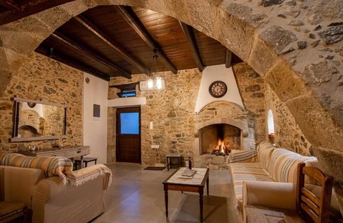 Galipe House | Guest House 'Hercules Guesthouse Axiri' with Mountain View, Wi-Fi and Air Conditioning