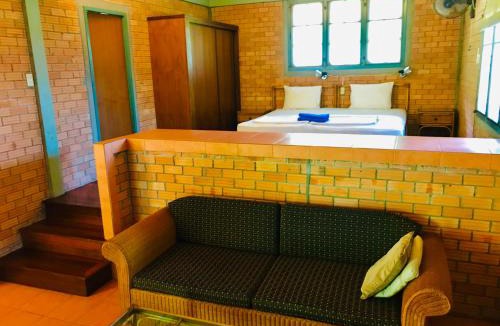 Mae Nam House | Hanalei Gardens