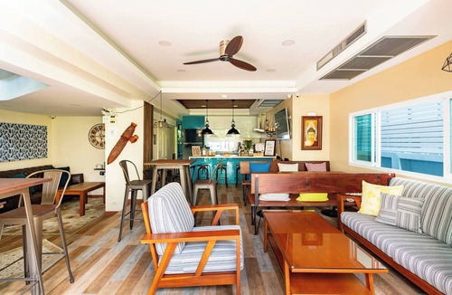 Bang Na House | Handcrafted comfort in a lavish tranquil space
