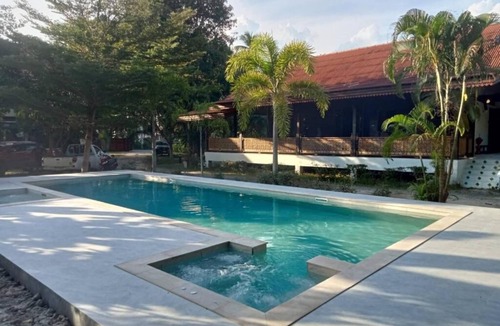 Mae Nam House | Handcrafted Lodge short walk from Mae Nam beach