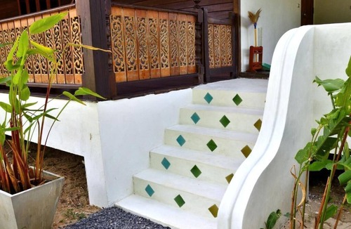 Mae Nam House | Handcrafted Lodge short walk from Mae Nam beach