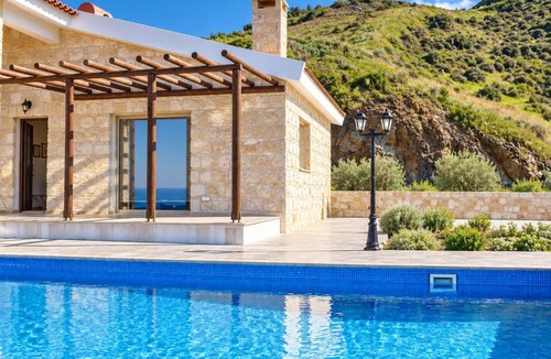 Pomos Villa | Happy Trails Pomos Panoramic Villa