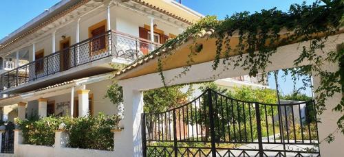 Ag. Georgios Apartment | HARRY'S STUDIOS