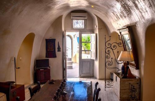 Finikia Apartment | Heliophos Boutique Caves