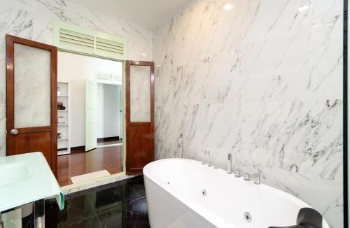 Si Phraya House | Heritage Family Home Spacious & Central Location