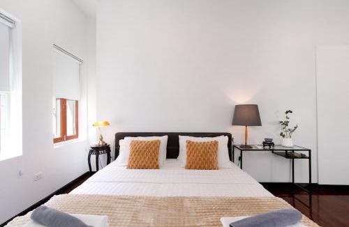 Si Phraya House | Heritage Family Home Spacious & Central Location