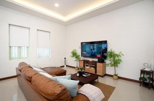 Si Phraya House | Heritage Family Home Spacious & Central Location