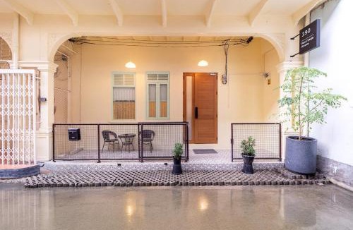 Si Phraya House | Heritage Family Home Spacious & Central Location