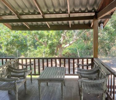 Bua Sali House | Hidden garden by Om