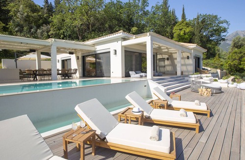 Yenion Villa | High-end Villa Lyra close to Desimi beach with heated pool
