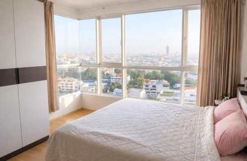 Khlong San Apartment | Hive Sathorn SkyCorner Suite, BTS and 7-11 front