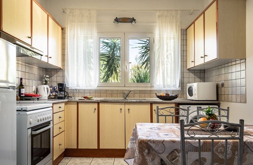Mazarakata Apartment | Holiday Accommodation "Mary's house" with castle view and close to the beach.