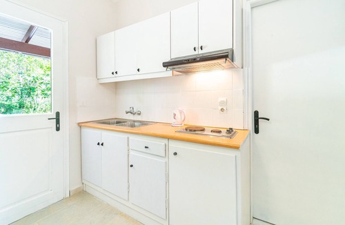 Gardenos Apartment | Holiday Apartment 'Ariel Apartment 4' with Sea View, Balcony & Wi-Fi