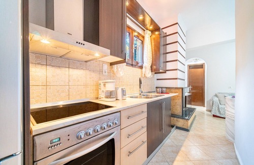 Argyrades Apartment | Holiday Apartment "Chara's Holiday Home" with Garden, Terraces & Wi-Fi
