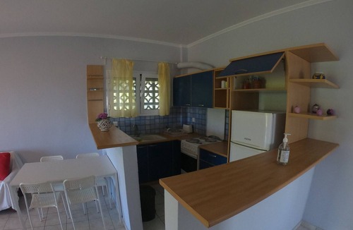 Argassi Apartment | Holiday Apartment "Mavreta's 1" with Sea View, Shared Terrace & Wi-Fi