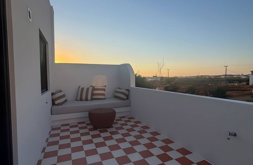 Antiparos House | Holiday Home 'Bluewaves Sunstone Terrace House' with Private Garden, Balcony and Wi-Fi