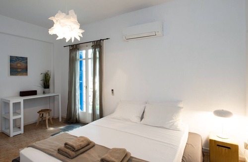 Kalafatis House | Holiday Home 'Bougainvillea Sea View Residence' with Sea View, Wi-Fi and Air Conditioning