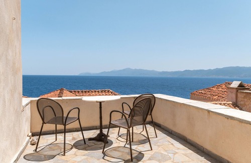 Monemvasia House | Holiday Home 'Casa Tradizionale Monemvasia' with Sea View, Wi-Fi and Air Conditioning