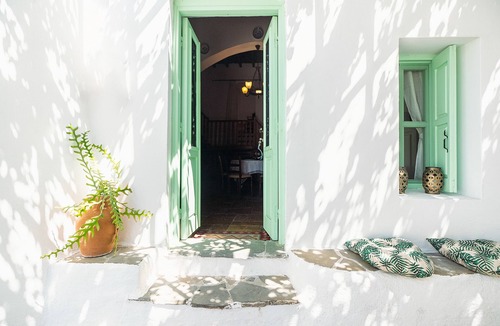 Psinthos House | Holiday Home 'Fedra's Traditional House' with Terrace, Garden & Wi-Fi