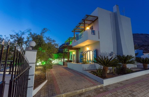 Pefkos House | Holiday home "Villa Amor" beachfront