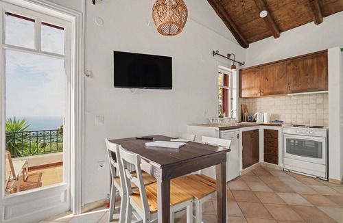 Kavallos House | Holiday Home 'Villa Meltemi' with Sea View, Wi-Fi, and Air Conditioning