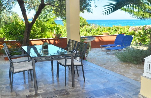 Corfu House | Holiday homes on Corfu "Angelos" on Agios Gordios beach