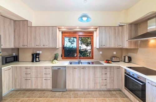 Kastellos House | Holiday house Yeoryioupolis Kriti for 1 - 12 persons with 4 bedrooms - Holiday home