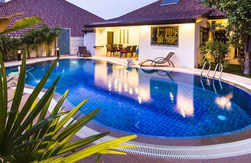 Nong Prue House | Holiday house Pattaya for 1 - 8 persons with 4 bedrooms - Holiday home