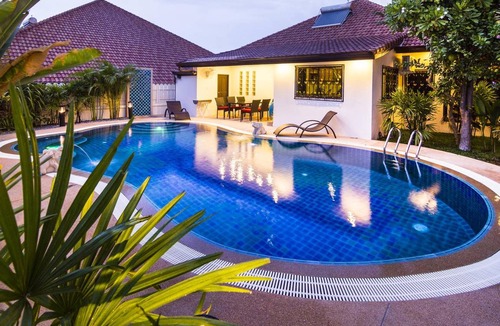 Nong Prue House | Holiday house Pattaya for 1 - 8 persons with 4 bedrooms - Holiday home